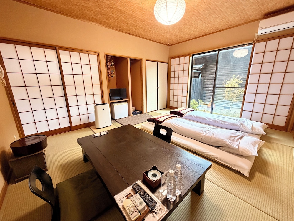エコノミー ツインルーム ガーデンビュー 客室13 | 御宿 たまゆら