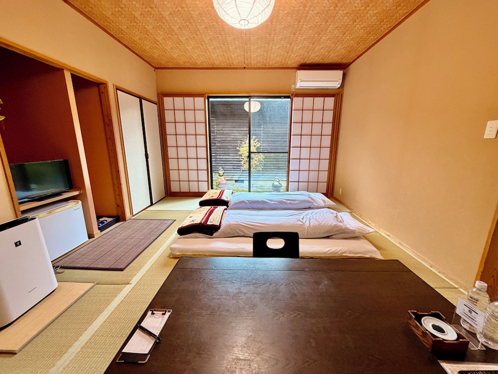 エコノミー ツインルーム ガーデンビュー 客室14 | 御宿 たまゆら