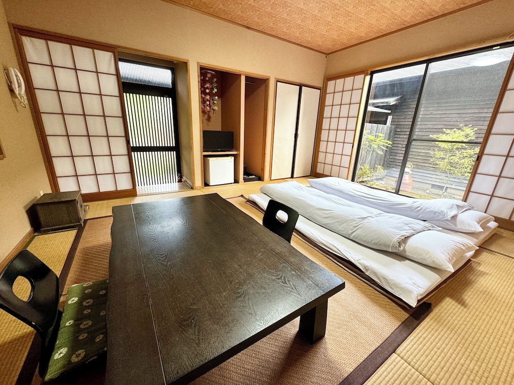 エコノミー ツインルーム ガーデンビュー 客室12 | 御宿 たまゆら