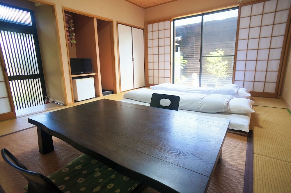 エコノミー ツインルーム ガーデンビュー 客室11 | 御宿 たまゆら