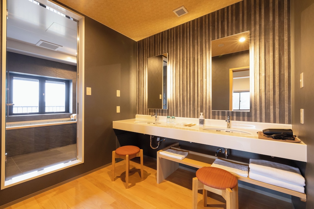ラグジュアリー スイート シティビュー バスルーム2 | 奥州・平泉温泉旅館　ITSUMU
