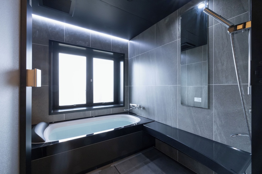 スーペリア 4 人部屋 シティビュー バスルーム0 | 奥州・平泉温泉旅館　ITSUMU