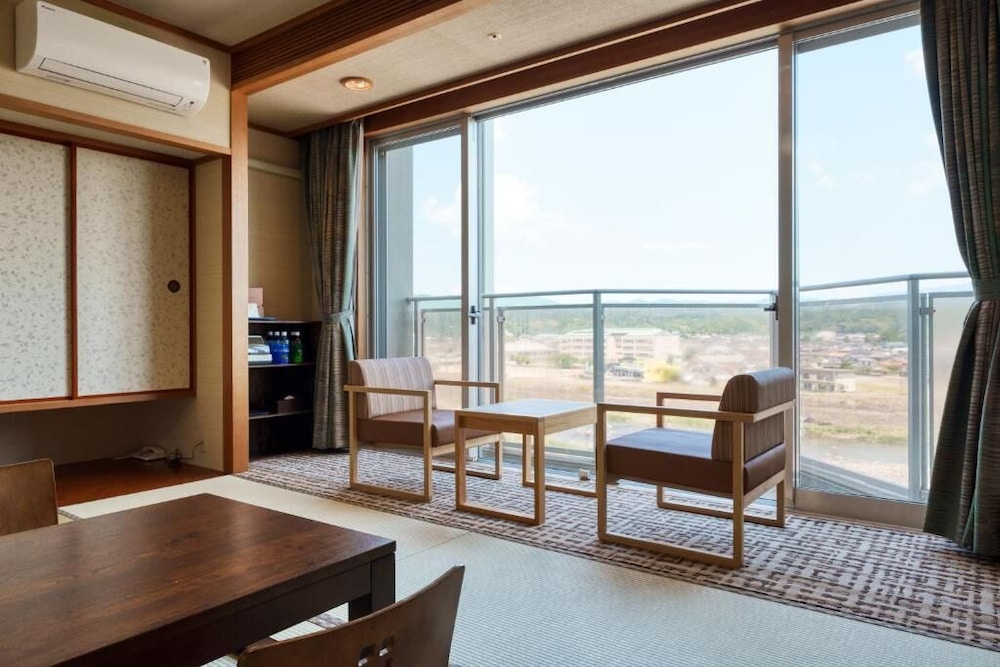 モデレート和室10畳(38平米)禁煙 客室2 | 日田温泉 はなの樹 RIVER TERRACE