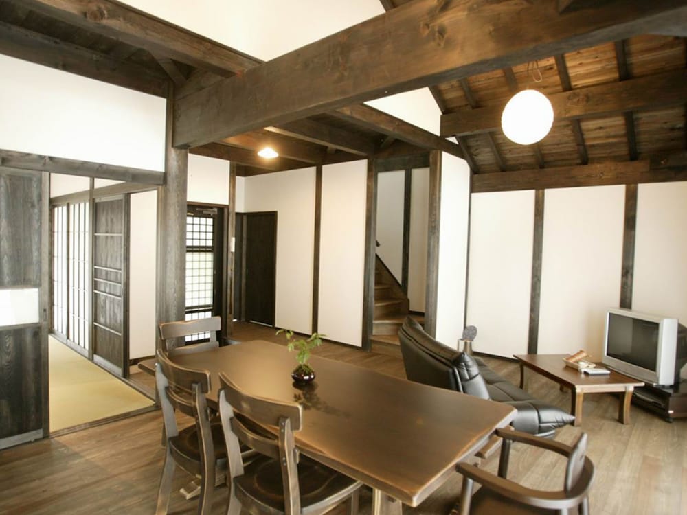 トラディショナル ハウス 3 ベッドルーム ペットとの宿泊可 リビング エリア0 | 和み舎ひるがの