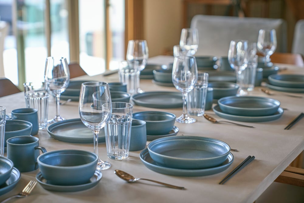 ラグジュアリー ヴィラ プールビュー リビング エリア1 | ヴィラ・センス・九十九里