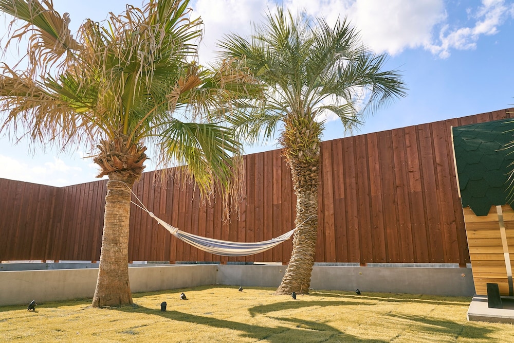 ラグジュアリー ヴィラ プールビュー テラス / パティオ2 | ヴィラ・センス・九十九里