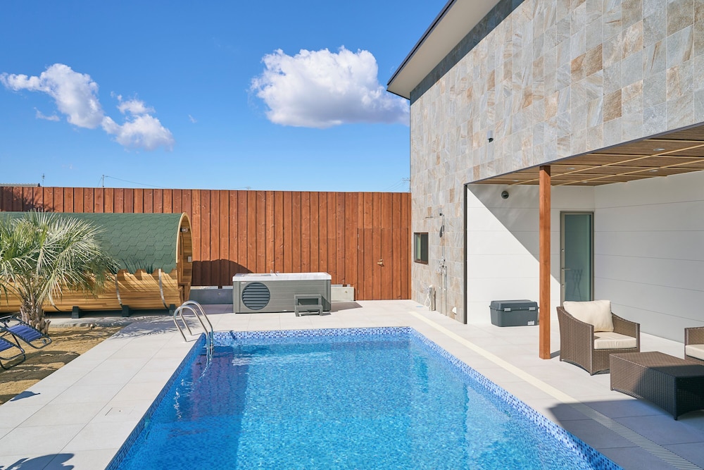 ラグジュアリー ヴィラ プールビュー 部屋からの景観0 | ヴィラ・センス・九十九里