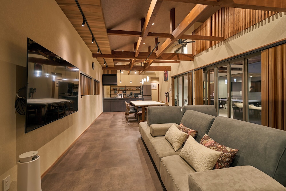 ラグジュアリー ヴィラ プールビュー リビング エリア4 | ヴィラ・センス・九十九里