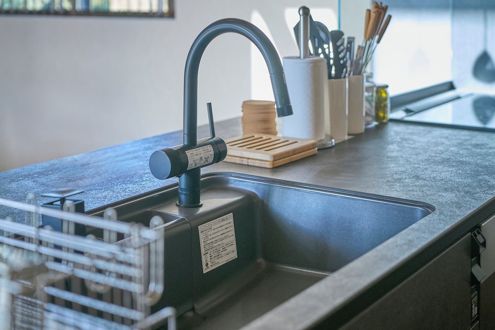 ラグジュアリー ヴィラ プールビュー 専用キッチン2 | ヴィラ・センス・九十九里