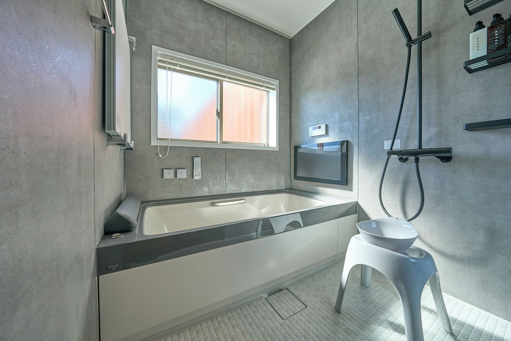 ラグジュアリー ヴィラ プールビュー バスルーム0 | ヴィラ・センス・九十九里