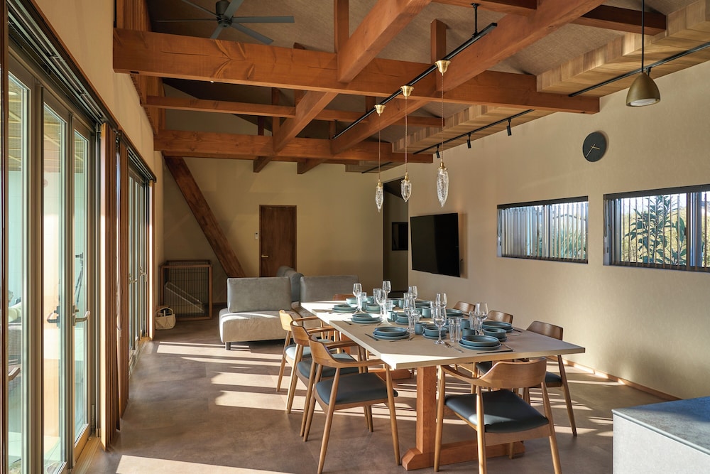 ラグジュアリー ヴィラ プールビュー リビング エリア3 | ヴィラ・センス・九十九里