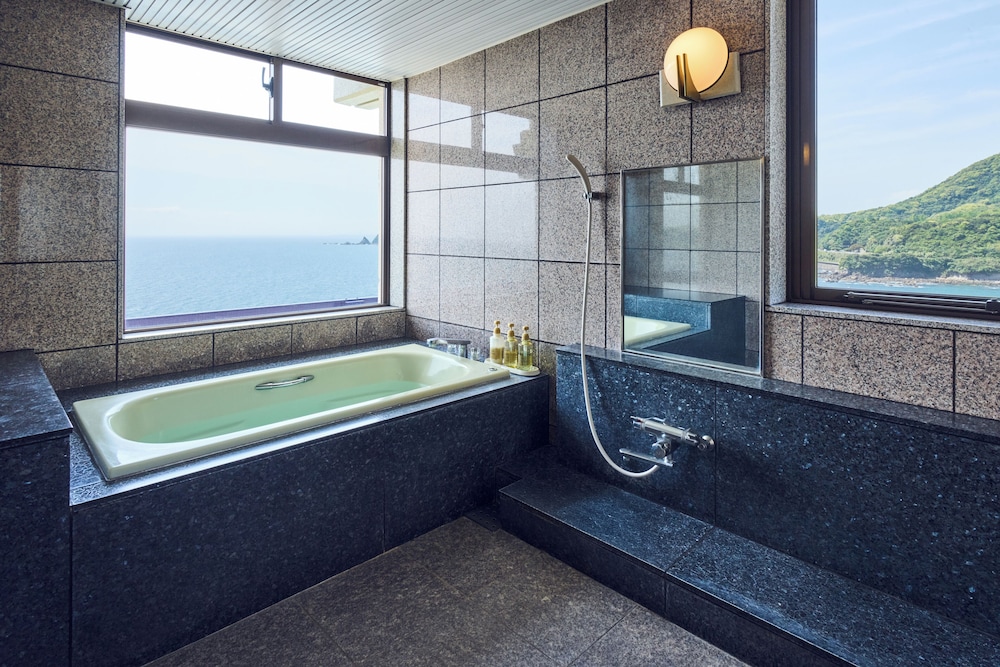 デラックス ツインルーム 禁煙 オーシャンビュー バスルーム0 | 志布志湾 大黒リゾートホテル