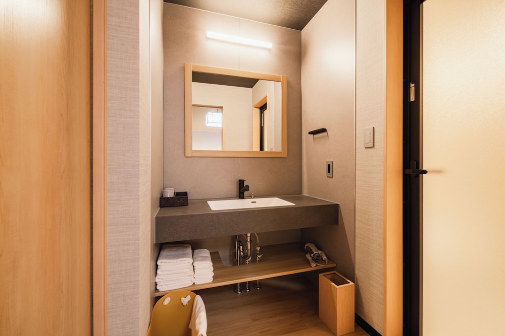 スタンダード アパートメント ダブルベッド 2 台 禁煙 バスルーム1 | BEPPU Risana