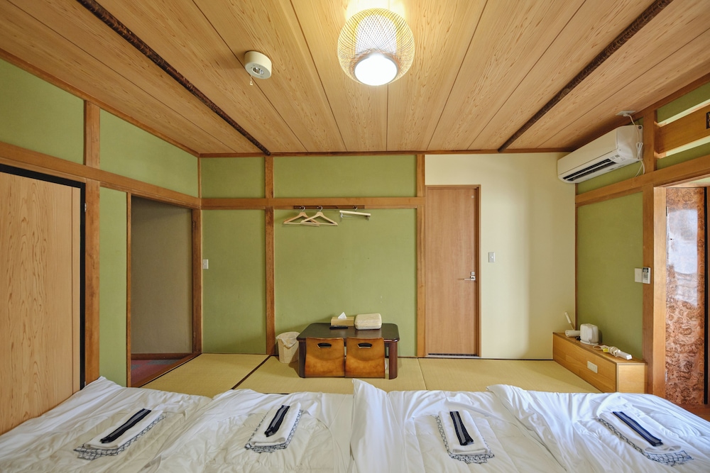 ベーシック 4 人部屋 [7月~9月登山送迎相談] 客室3 | 芙蓉山居煙霞