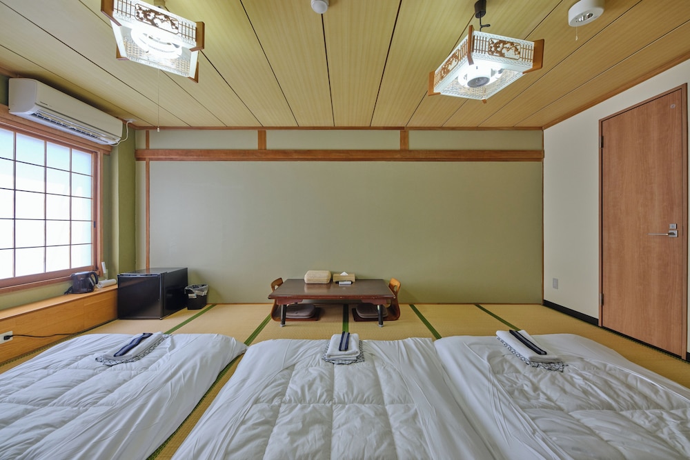 スタンダード トリプルルーム マウンテンビュー [7月~9月登山送迎相談] 客室4 | 芙蓉山居煙霞