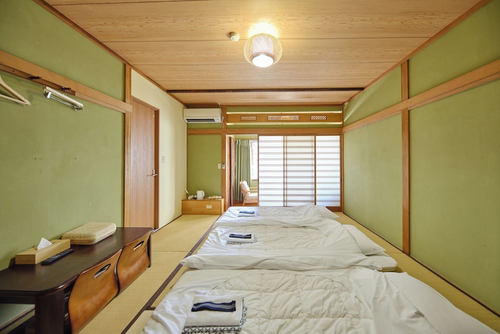 ベーシック 4 人部屋 [7月~9月登山送迎相談] 客室2 | 芙蓉山居煙霞