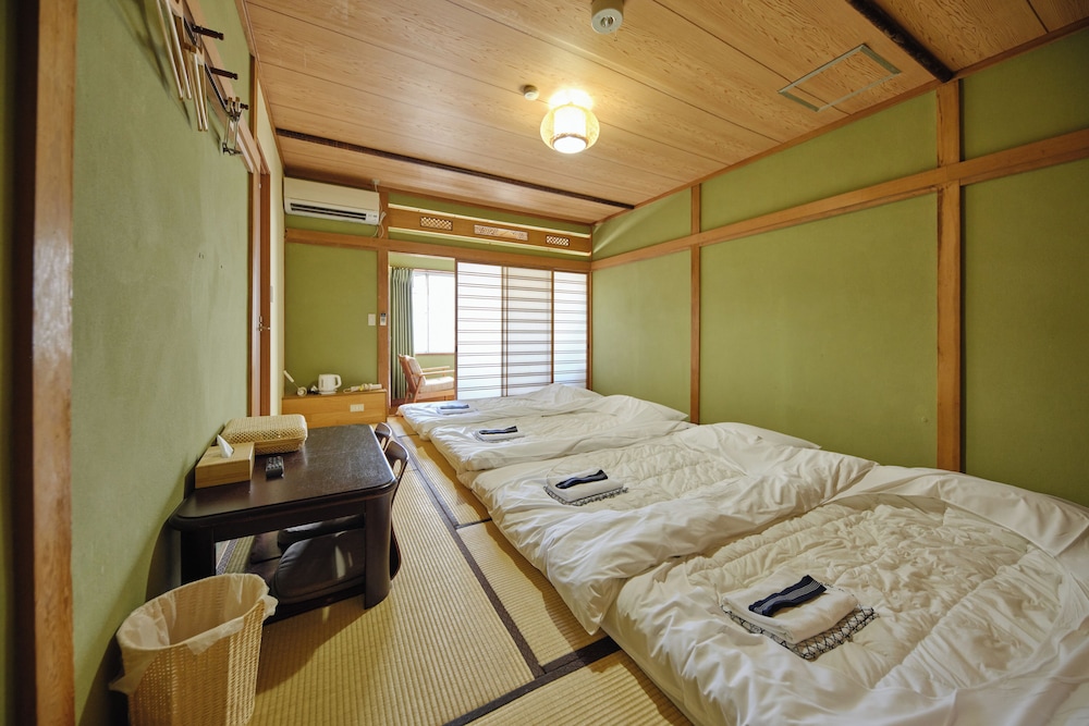 ベーシック 4 人部屋 [7月~9月登山送迎相談] 客室8 | 芙蓉山居煙霞