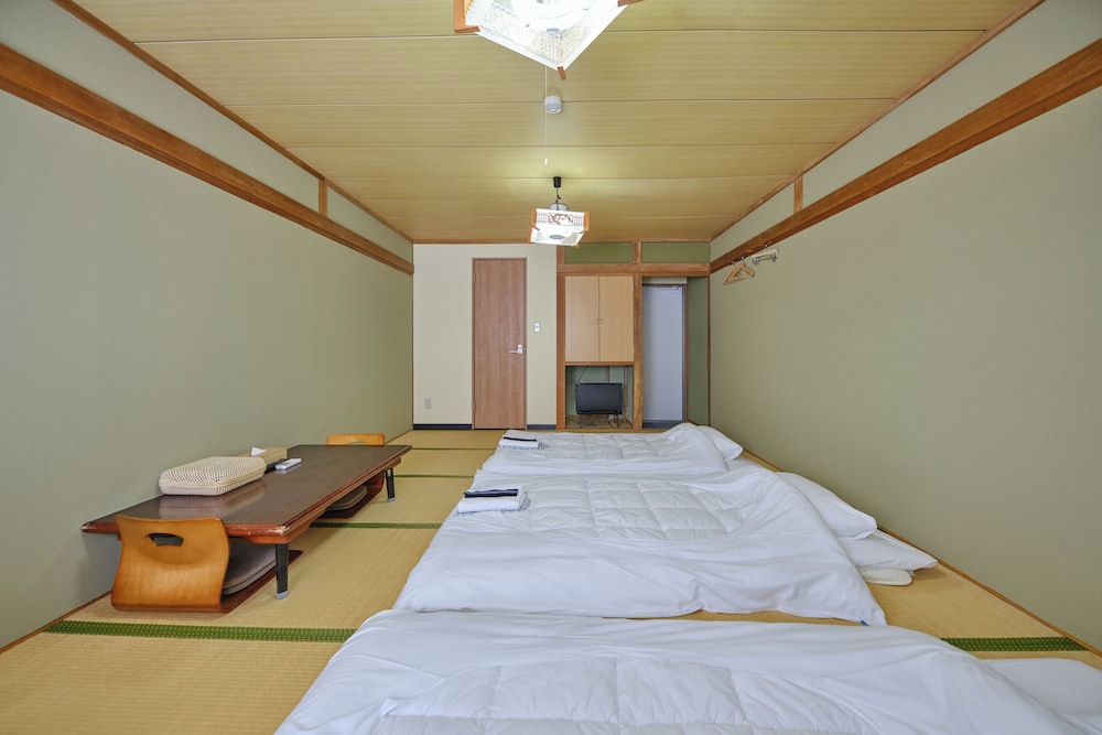 スタンダード トリプルルーム マウンテンビュー [7月~9月登山送迎相談] 客室6 | 芙蓉山居煙霞