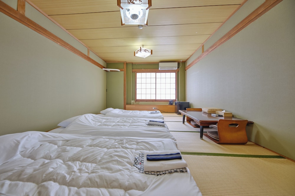 スタンダード トリプルルーム マウンテンビュー [7月~9月登山送迎相談] 客室3 | 芙蓉山居煙霞