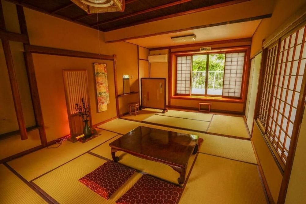4 人部屋 バルコニー | 温泉宿水ぐち