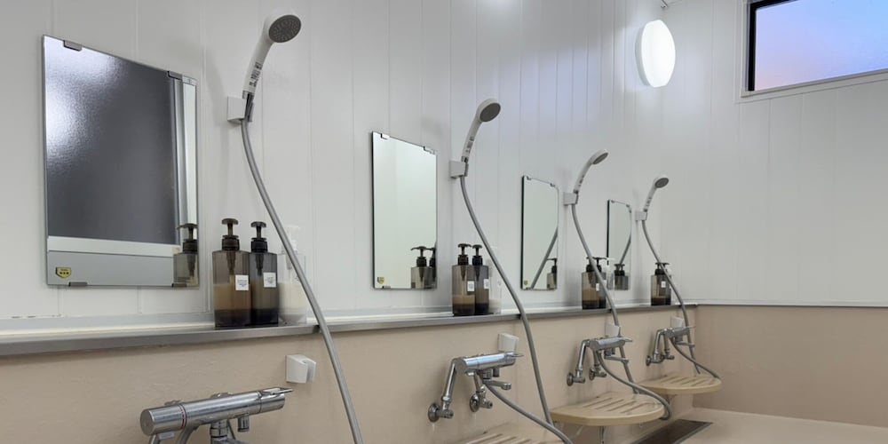 スタンダード ツインルーム シングルベッド 2 台 禁煙 バスルーム2 | ChillSheep