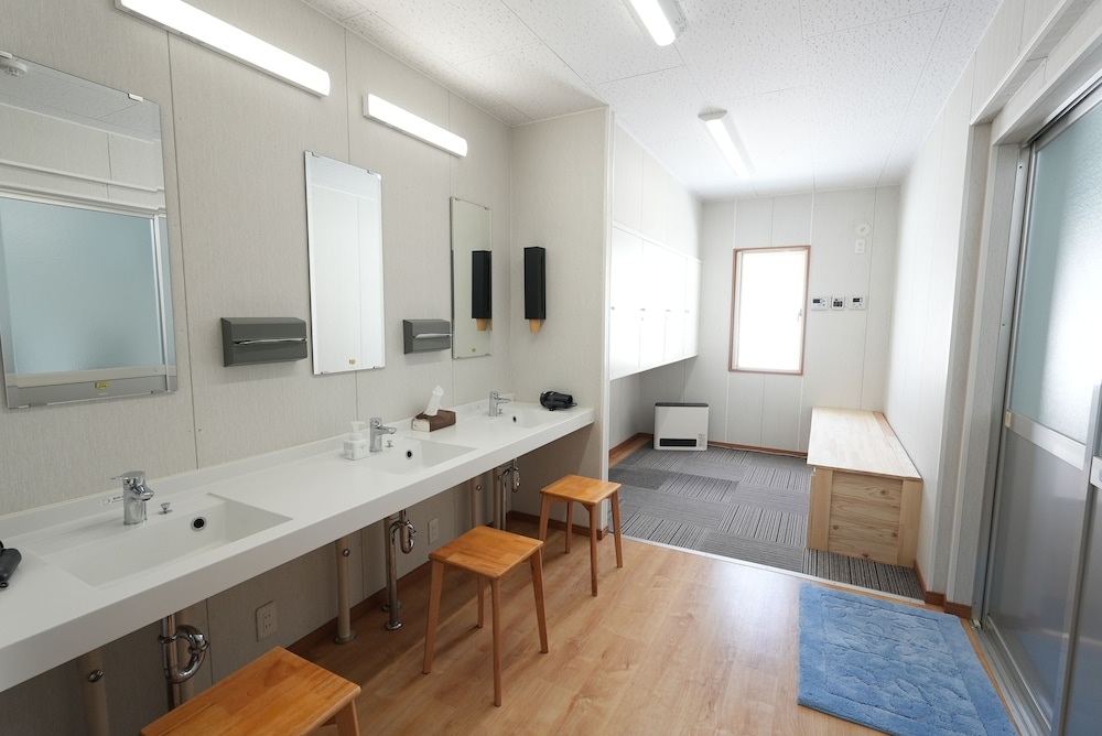 スタンダード ツインルーム シングルベッド 2 台 禁煙 バスルーム0 | ChillSheep