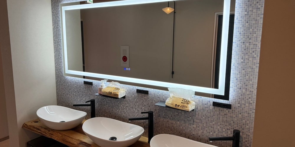 スタンダード ツインルーム シングルベッド 2 台 禁煙 バスルーム3 | ChillSheep