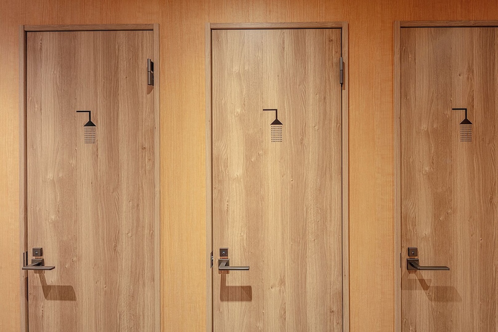 ベーシック トリプルルーム バスルーム2 | ENSO TOKYO 赤坂 - ホステル