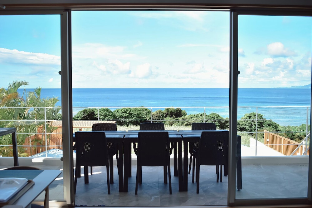 プレミア ヴィラ オーシャンビュー リビング エリア2 | オーシャンビュー石垣　風＆波