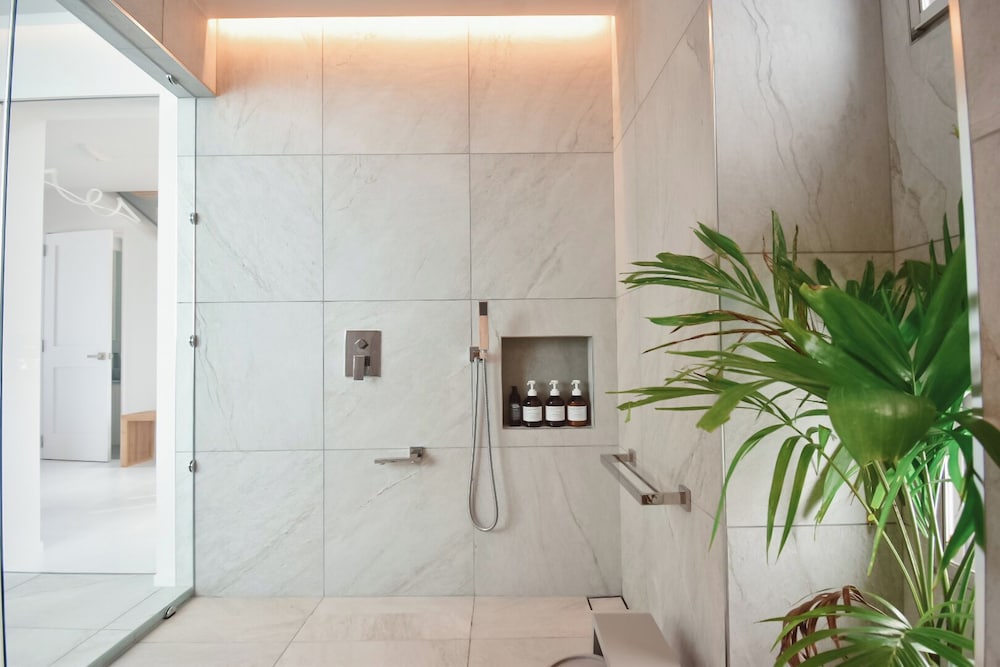 デラックス ヴィラ オーシャンビュー バスルーム0 | オーシャンビュー石垣　風＆波