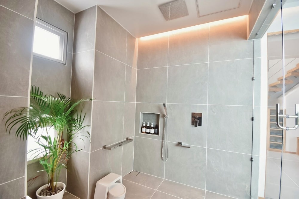 プレミア ヴィラ オーシャンビュー バスルーム0 | オーシャンビュー石垣　風＆波