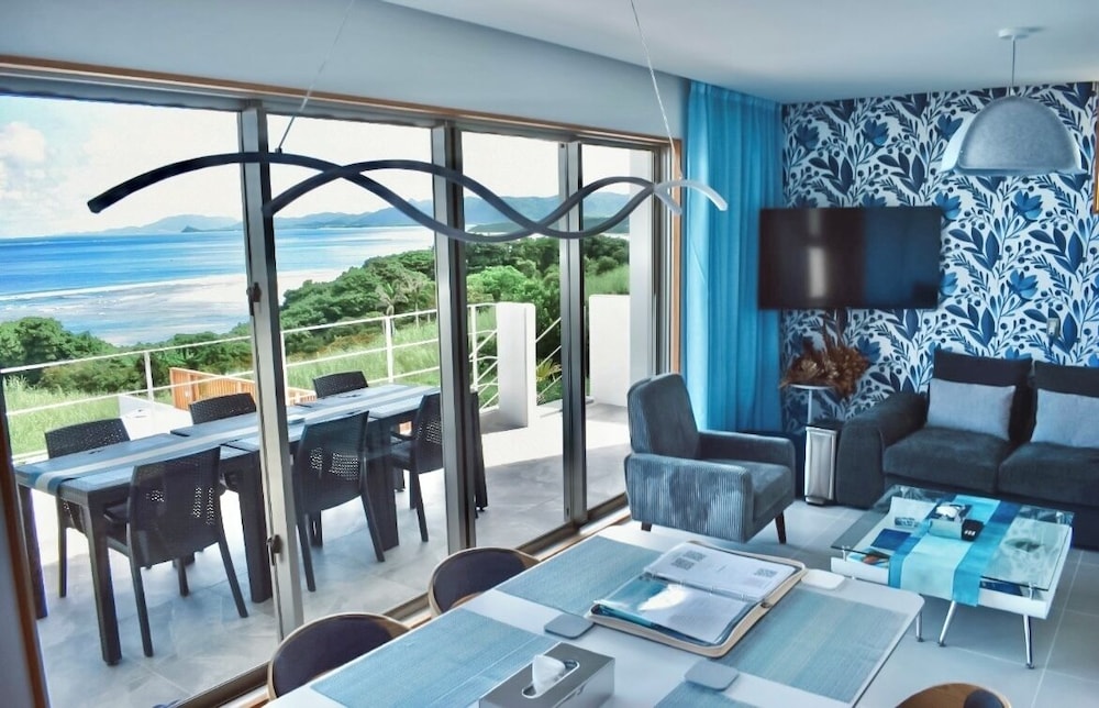 プレミア ヴィラ オーシャンビュー リビング エリア5 | オーシャンビュー石垣　風＆波