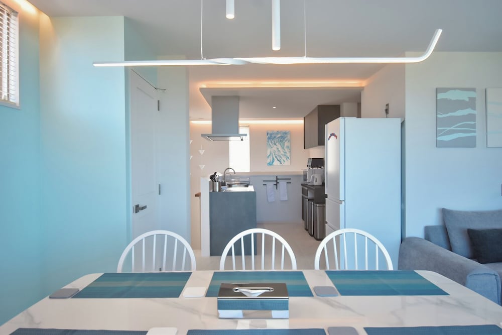 デラックス ヴィラ オーシャンビュー リビング エリア1 | オーシャンビュー石垣　風＆波