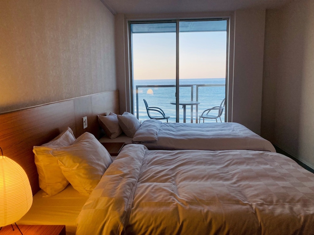 スタンダード ツインルーム バルコニー シービュー 客室2 | 若狭サーフホテル　イルマーレ