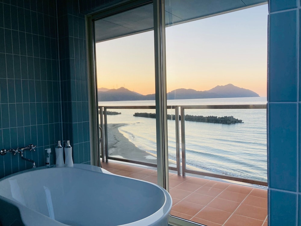 デラックス ルーム 1 ベッドルーム オーシャンビュー バスルーム1 | 若狭サーフホテル　イルマーレ