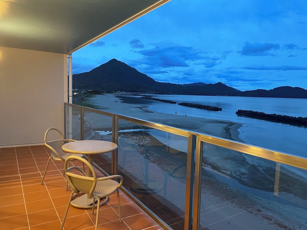 デラックス ルーム 1 ベッドルーム オーシャンビュー リビング エリア0 | 若狭サーフホテル　イルマーレ