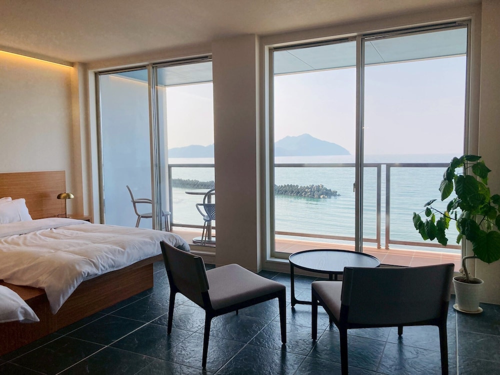 ファミリー ルーム 2 ベッドルーム シービュー | 若狭サーフホテル　イルマーレ