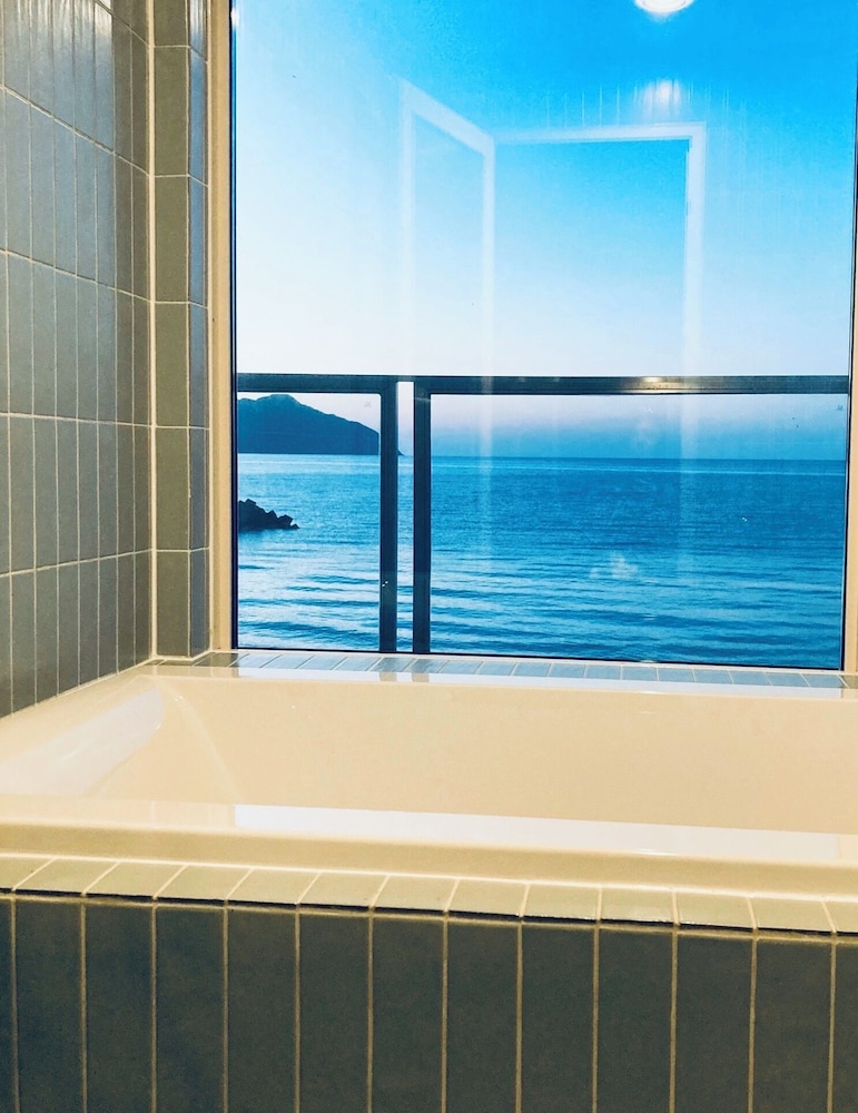 スタンダード ツインルーム バルコニー シービュー バスルーム0 | 若狭サーフホテル　イルマーレ