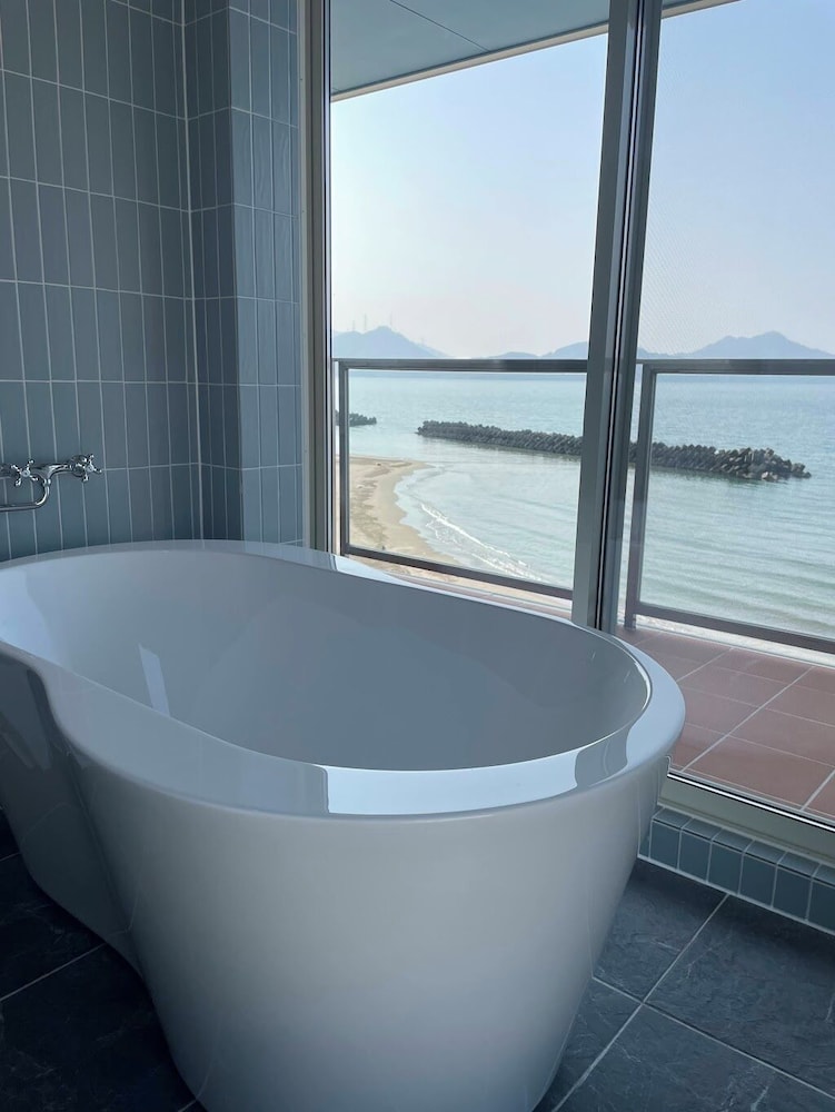 ファミリー ルーム 2 ベッドルーム シービュー バスルーム0 | 若狭サーフホテル　イルマーレ