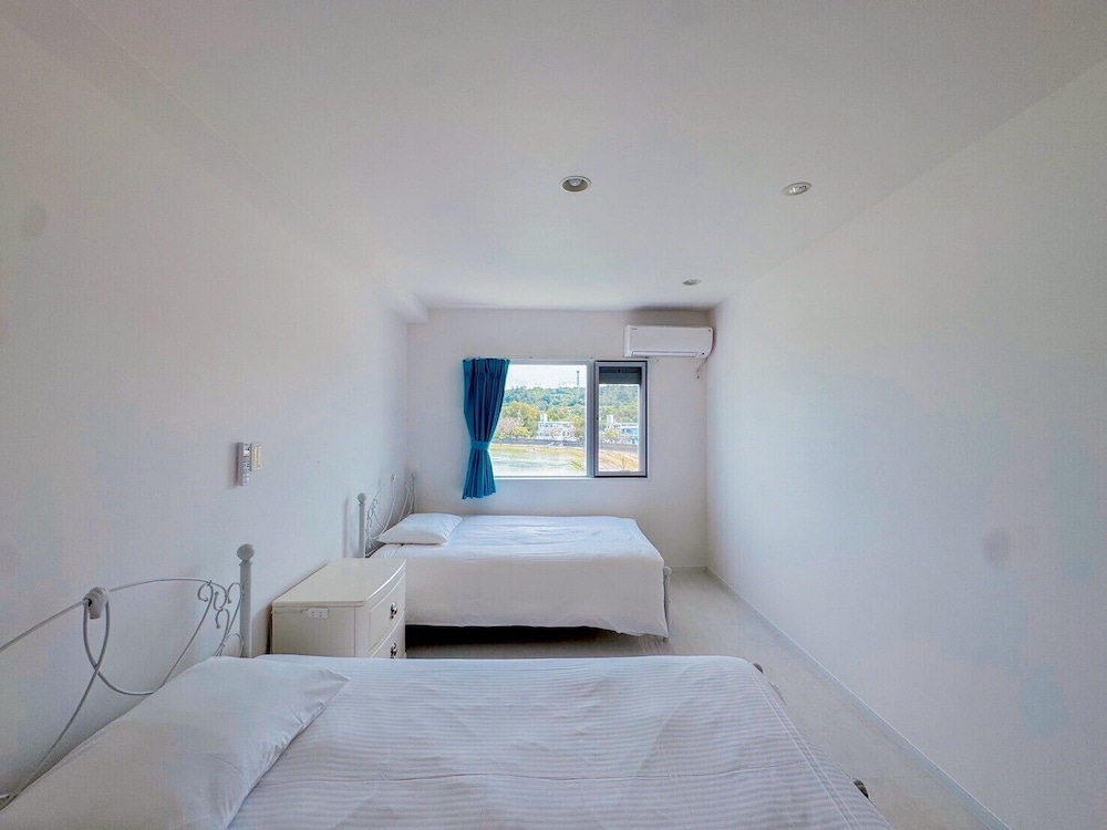 スーペリア ヴィラ オーシャンビュー 客室5 | ビーチ直結のガーデン付き別荘 シャローズ