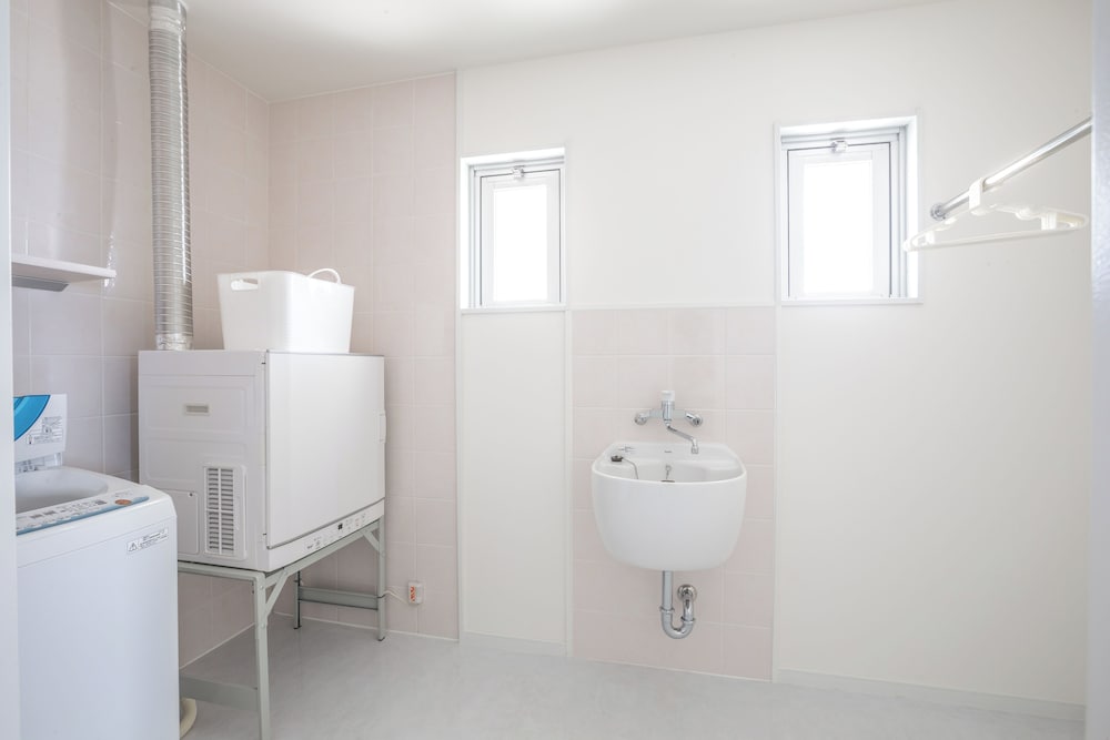 スーペリア ヴィラ オーシャンビュー ランドリー0 | ビーチ直結のガーデン付き別荘 シャローズ