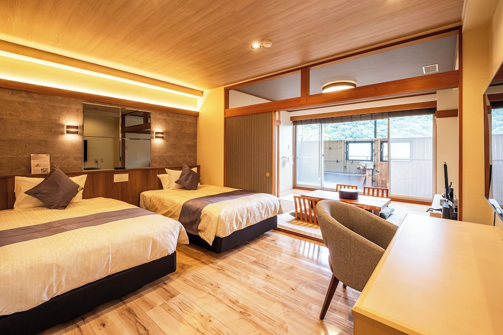 [洋モダン和洋室] 40平米＋テラス6平米　信楽焼露天風呂 禁煙 | リブマックスリゾート伊豆大川
