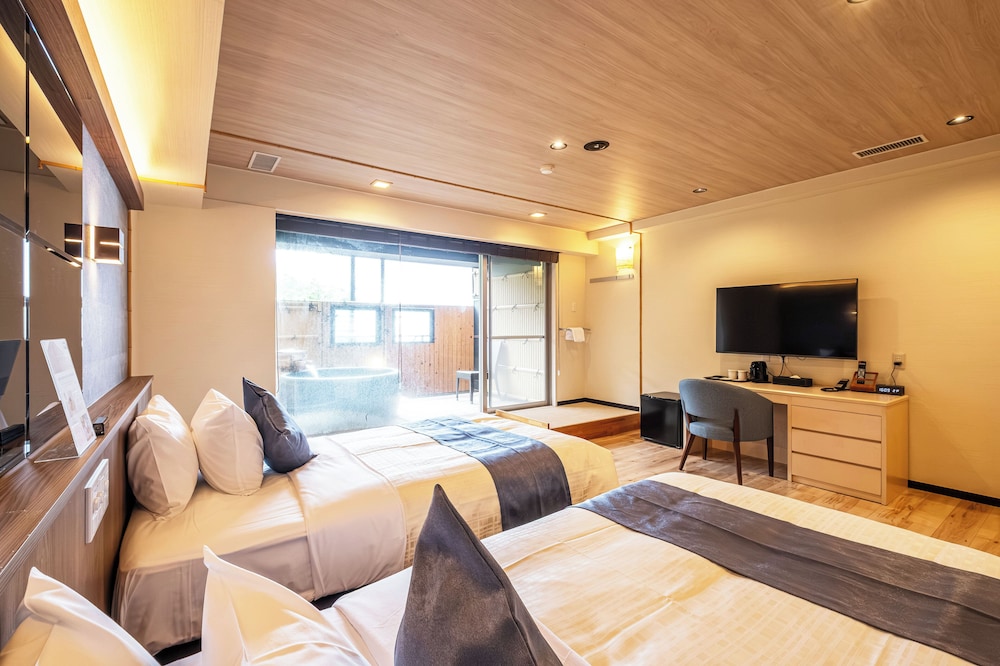 [洋モダン洋室] 40平米＋テラス11平米 信楽焼露天風呂 禁煙 | リブマックスリゾート伊豆大川