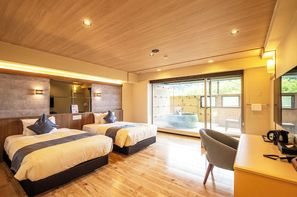 [洋モダン洋室] 40平米＋テラス11平米 信楽焼露天風呂 禁煙 客室10 | リブマックスリゾート伊豆大川