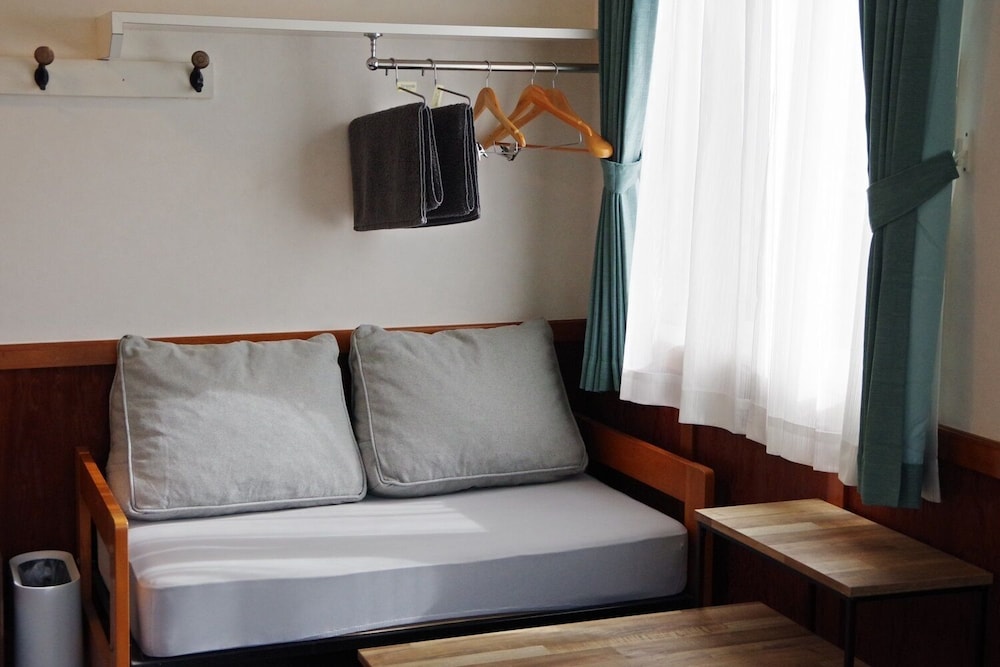 スタンダード ツインルーム 禁煙 マウンテンビュー (共用シャワー＆トイレ) 客室1 | 個室ゲストハウス オルサみなみあそ