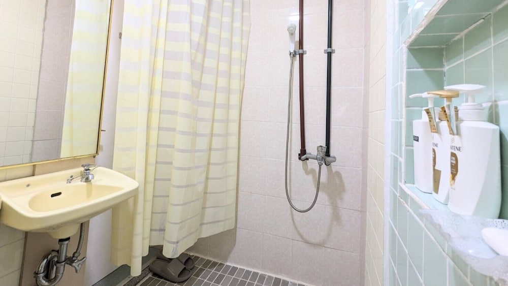 ベーシック ツインルーム 禁煙 バスルーム0 | アベニュー コザ ホテル