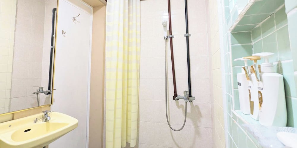 ベーシック ツインルーム 禁煙 バスルーム2 | アベニュー コザ ホテル