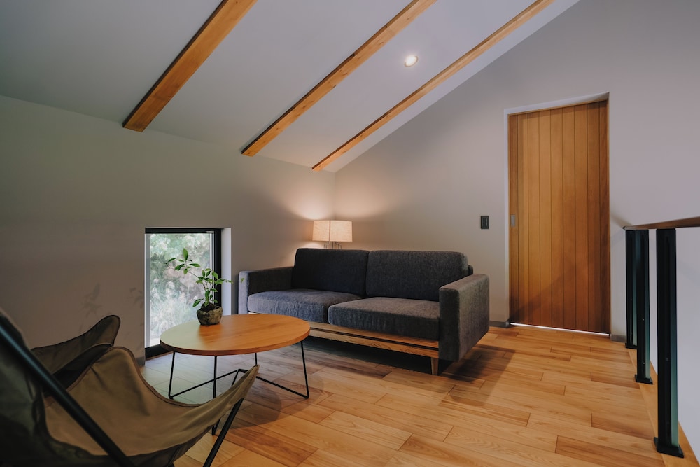 ラグジュアリー キャビン 禁煙 マウンテンビュー リビングルーム0 | 山座熊川