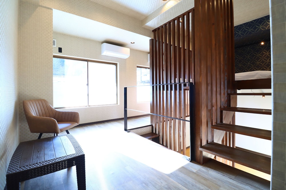 スキップフロアの和洋室 (BTなし) 禁煙 客室1 | 湯治の宿 妙見館