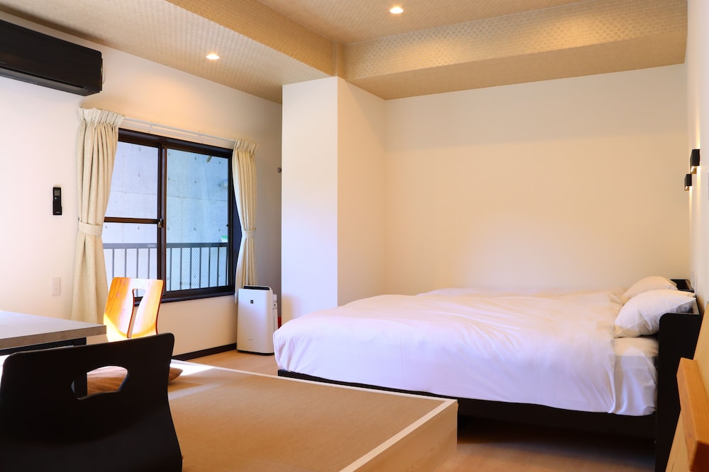 ツインベッドの和洋室 (BTなし) 禁煙 客室2 | 湯治の宿 妙見館